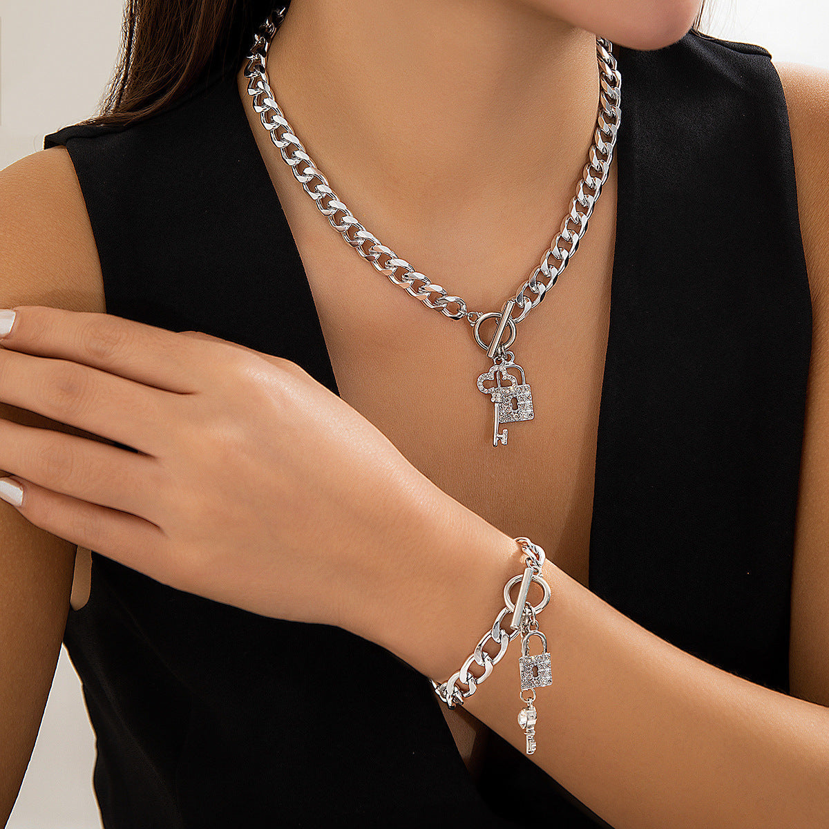 Thick Chain With Shiny Lock And lucky Key Pendant Necklace For Women Trendy Ladies Accessories On The Neck Fashion Jewelry Female